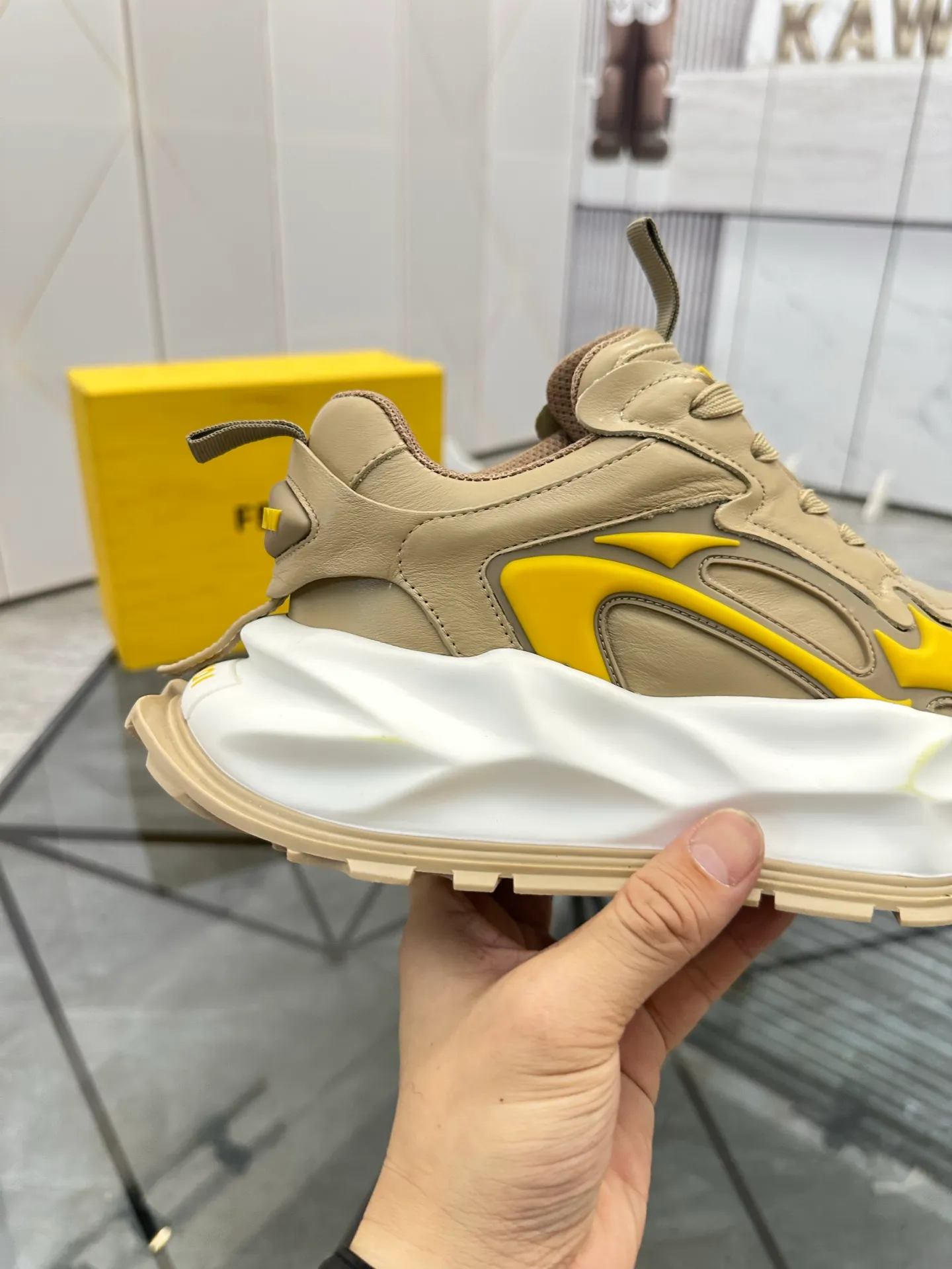 Men's shoes: 💰P580¥ Product trademark: Fendi* "Fendi*" low-top sports shoes Regular size: 39-44 (can be customized to 38.45.46) Product material: imported cowhide upper, breathable lining, original outsole. No.: 0008